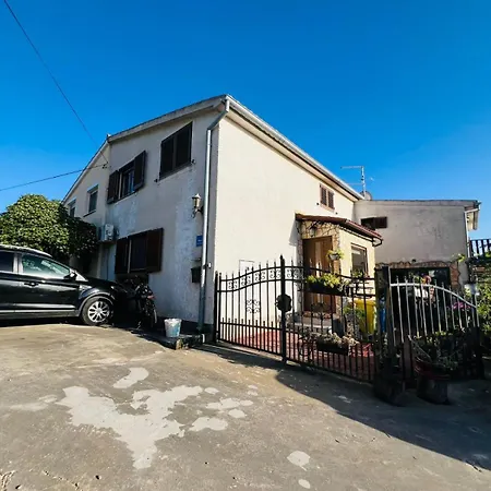 Appartamento Apartment With Garden And Terrace Pola