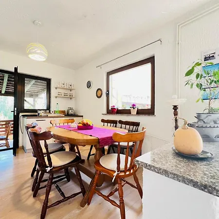 Apartment With Garden And Terrace Pola