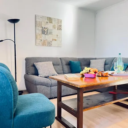 House With Garden And Terrace *