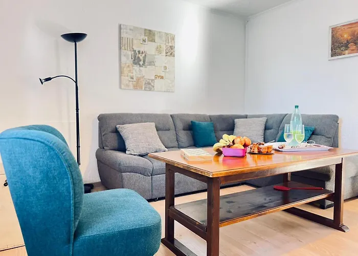 House With Garden And Terrace *