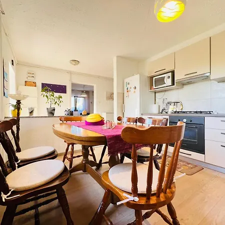 Peaceful Family House With Terrace And Garden In Appartement