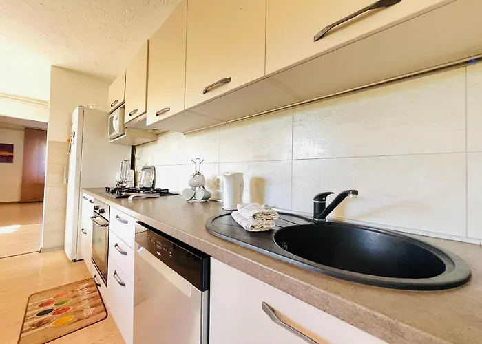 Apartment Peaceful Family House With Terrace And Garden In Pula